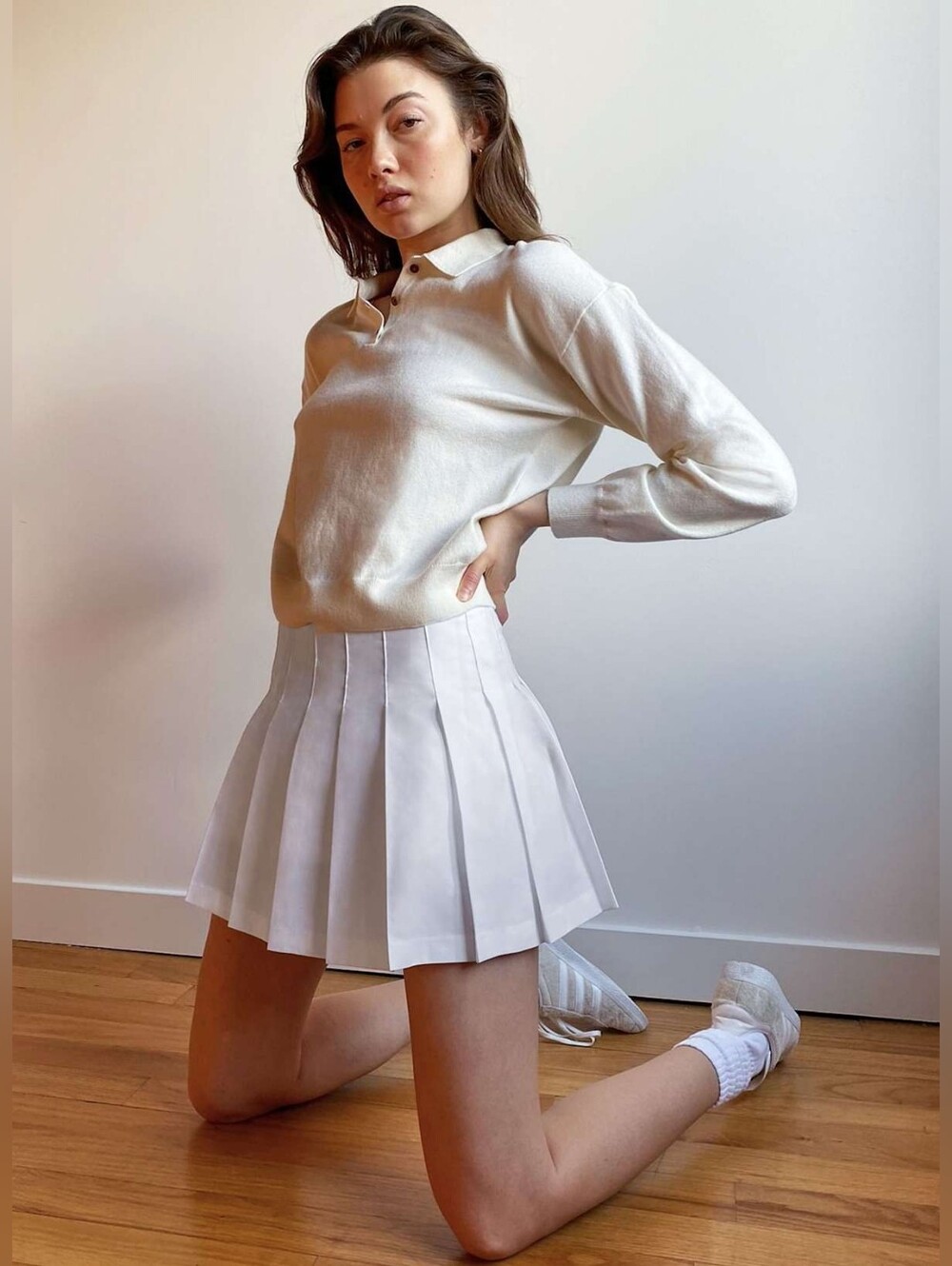 Aritzia Sunday Best Olive 15" Skirt (Size 00, White)